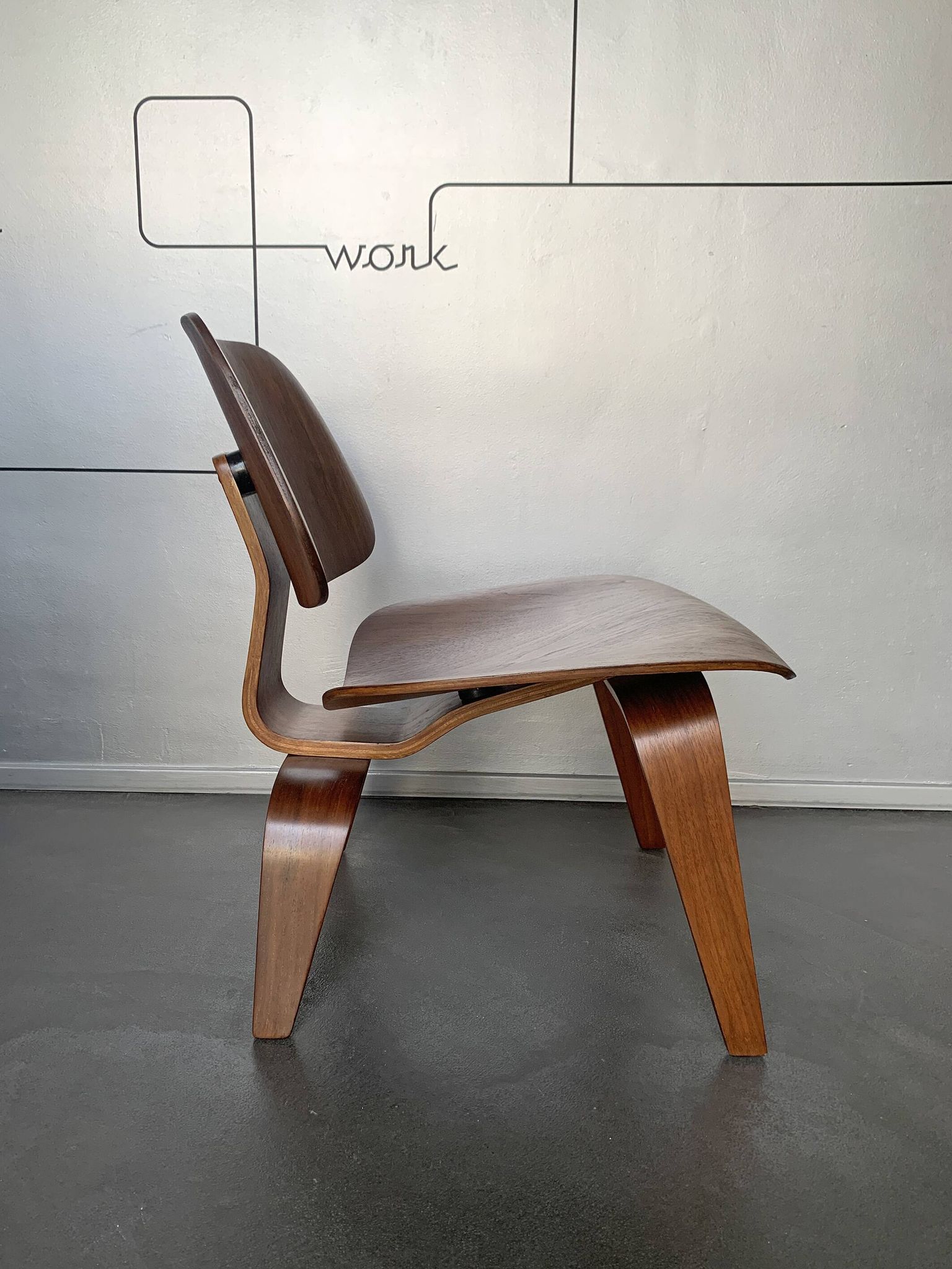 LCW LOUNGE CHAIR WOOD WALNUT BY CHARLES & RAY EAMES EVANS / HERMAN MILLER 1948-49