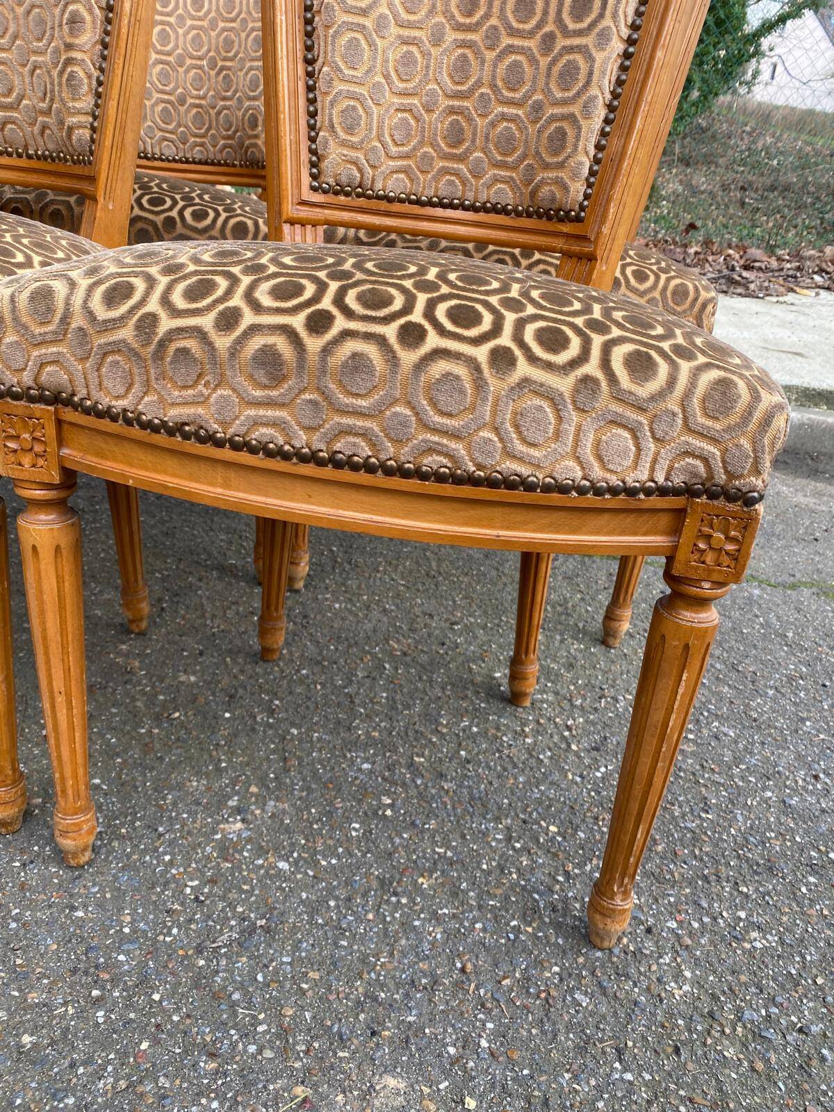 Set of 6 solid wood and velvet chairs in Louis XVI style.