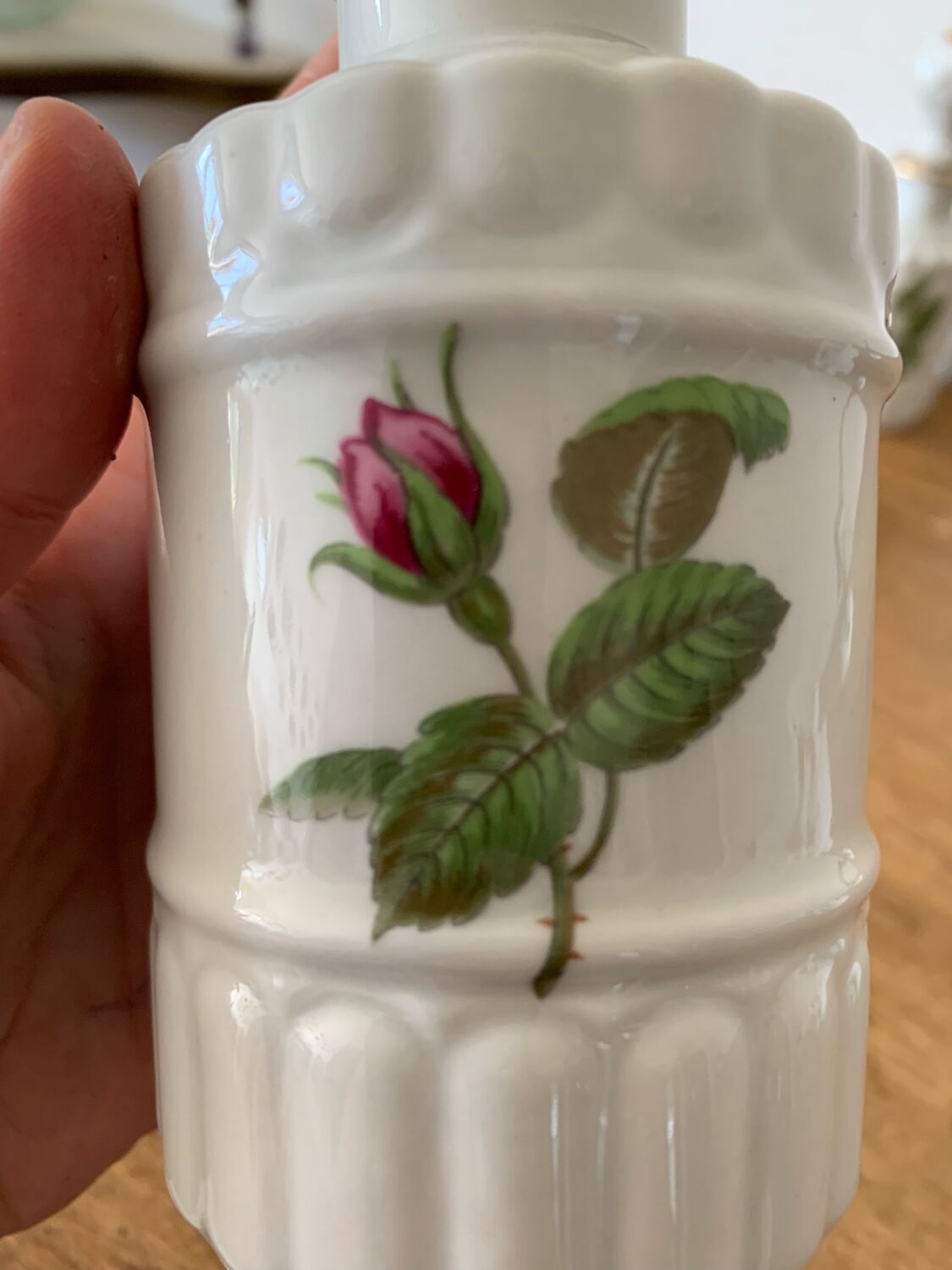 Porcelain set for bathroom