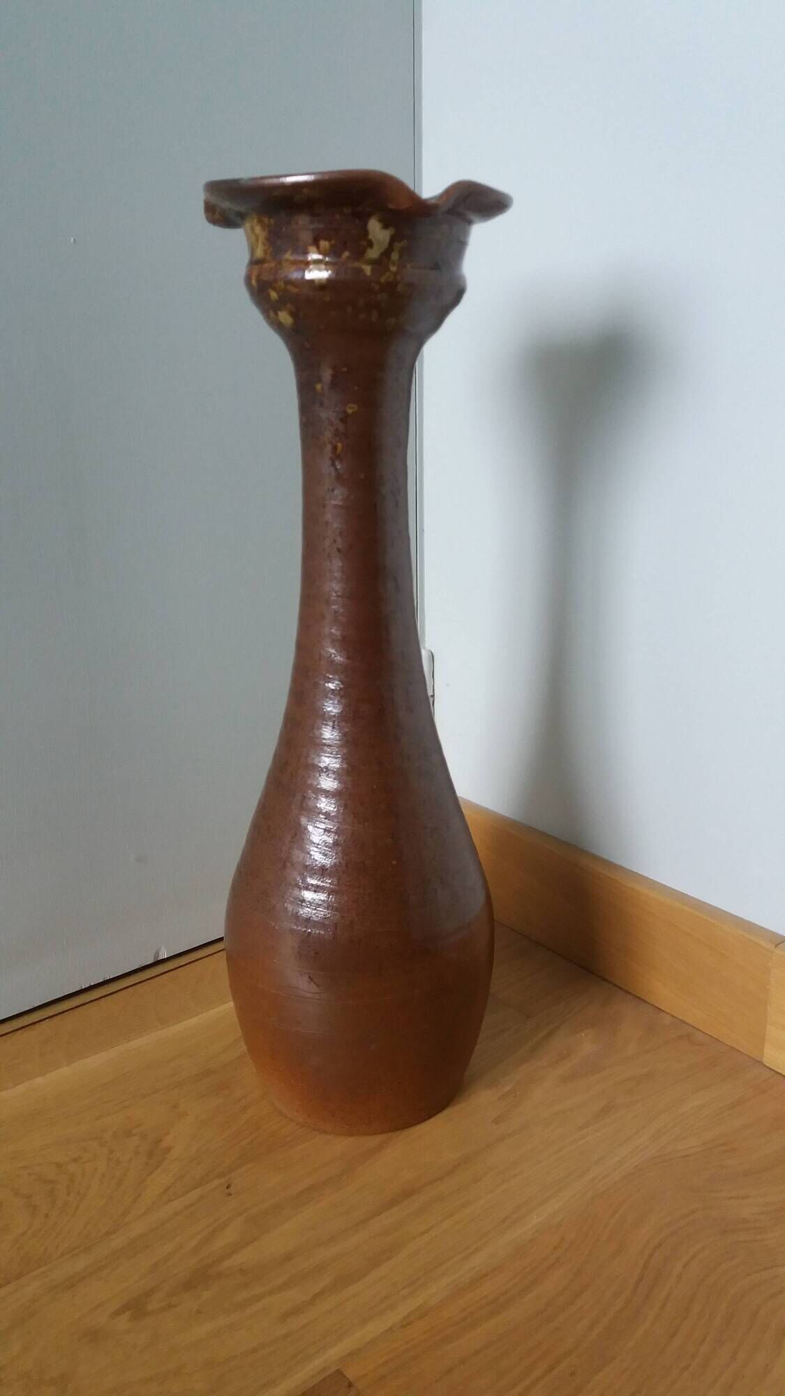XXL brutalist ceramic floor-standing ashtray in the shape of a keel, stoneware.