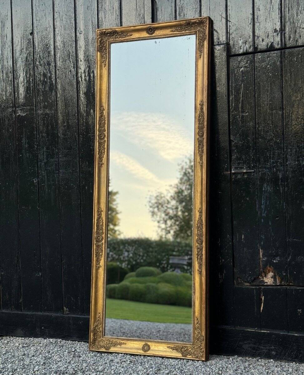 Miroir Empire en bois stuqué et doré, début XIXème siècle