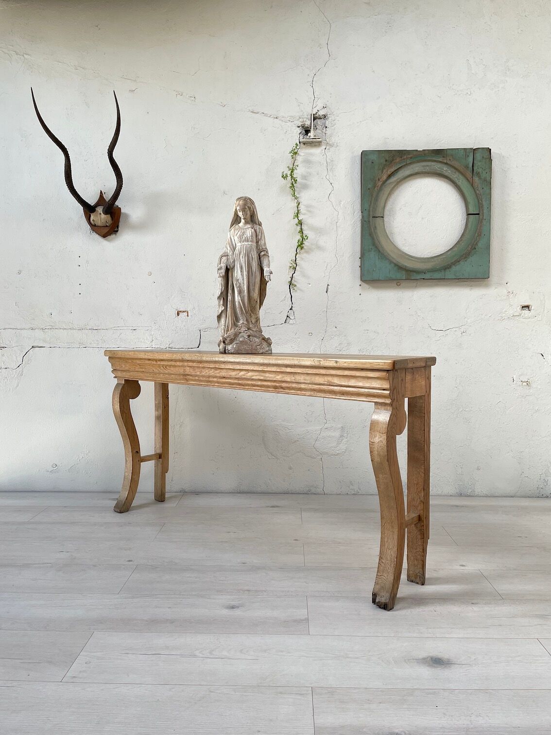 Raw oak butt console