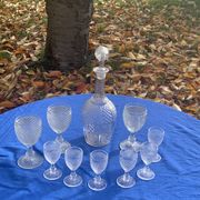 Elegant service consisting of a carafe, 3 wine glasses and 6 diamond pattern aperitif glasses