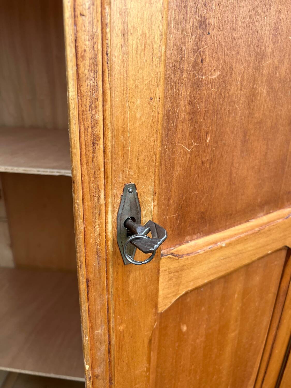Armoire en bois vintage à deux p