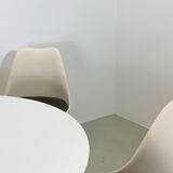 Eero Saarinen Tulip Dining Set with Swifel Chairs for Knoll International 1960s
