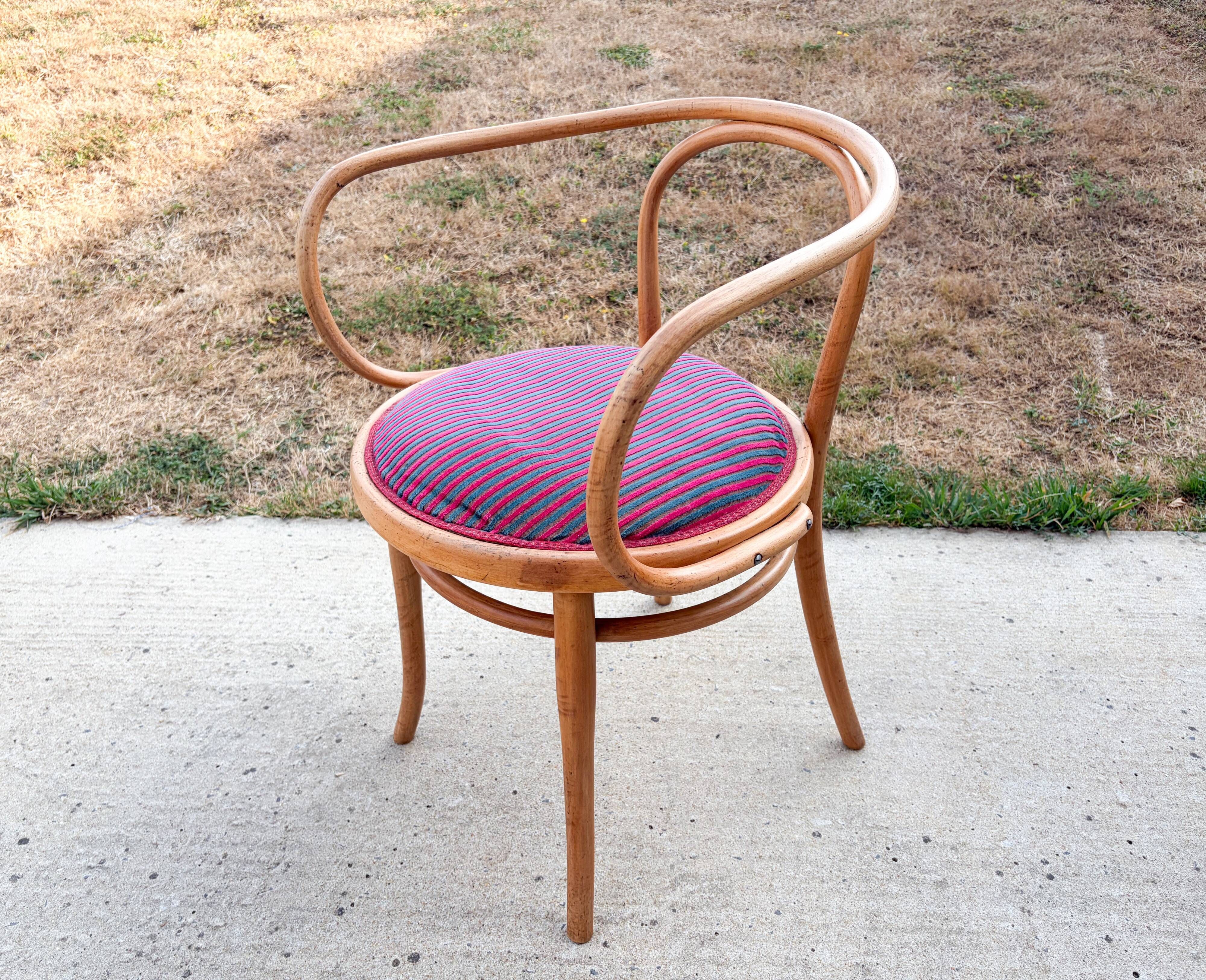 Fauteuil en bois courbé , 209 de Thonet , dit Le Corbusier , 1900'