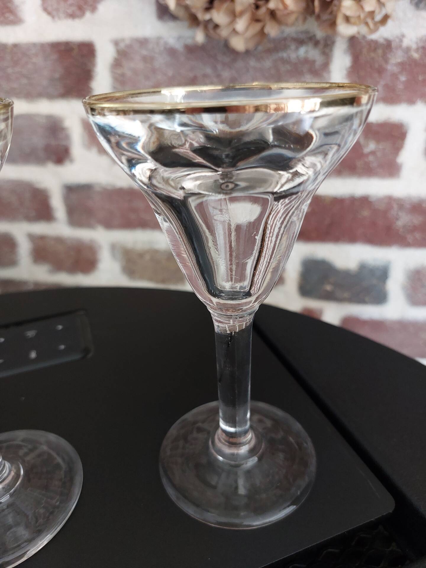 Verre ancien sur pied