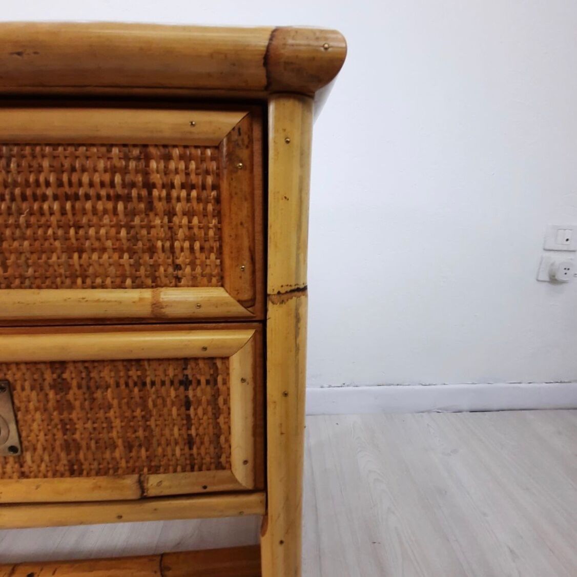 Bureau des années 60, Dal vera, bambou et osier, poignées en laiton