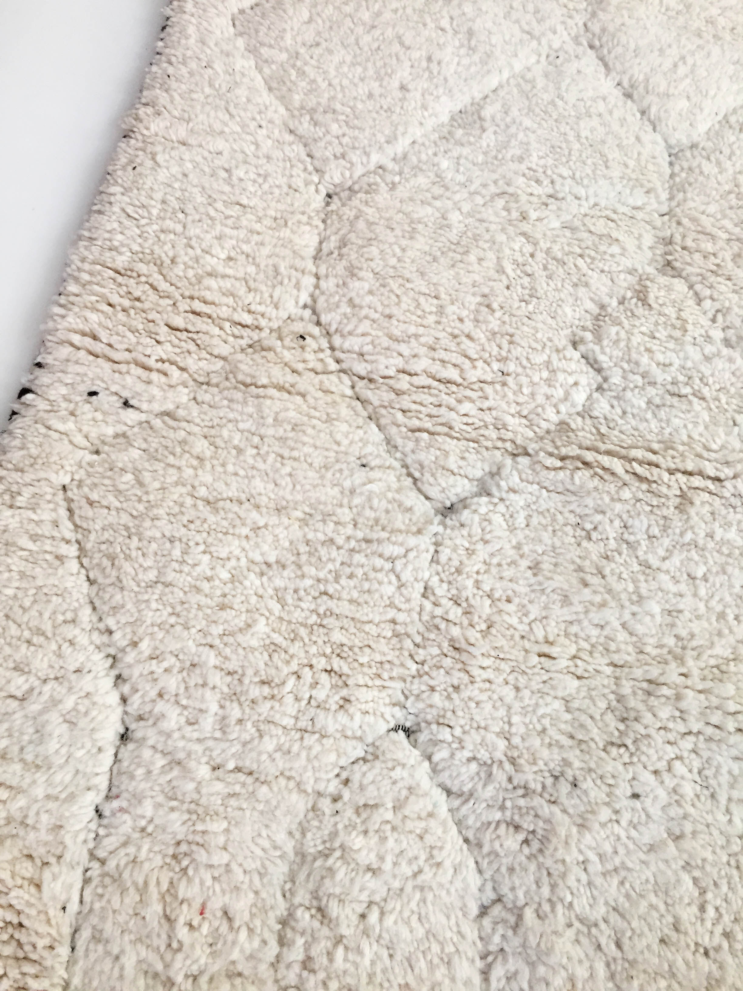 Moroccan Berber carpet Beni Ouarain ecru with engraved motifs 256x160cm