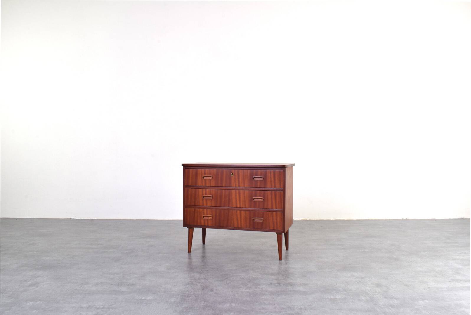 Commode danoise en teck du milieu du siècle, années 1960.