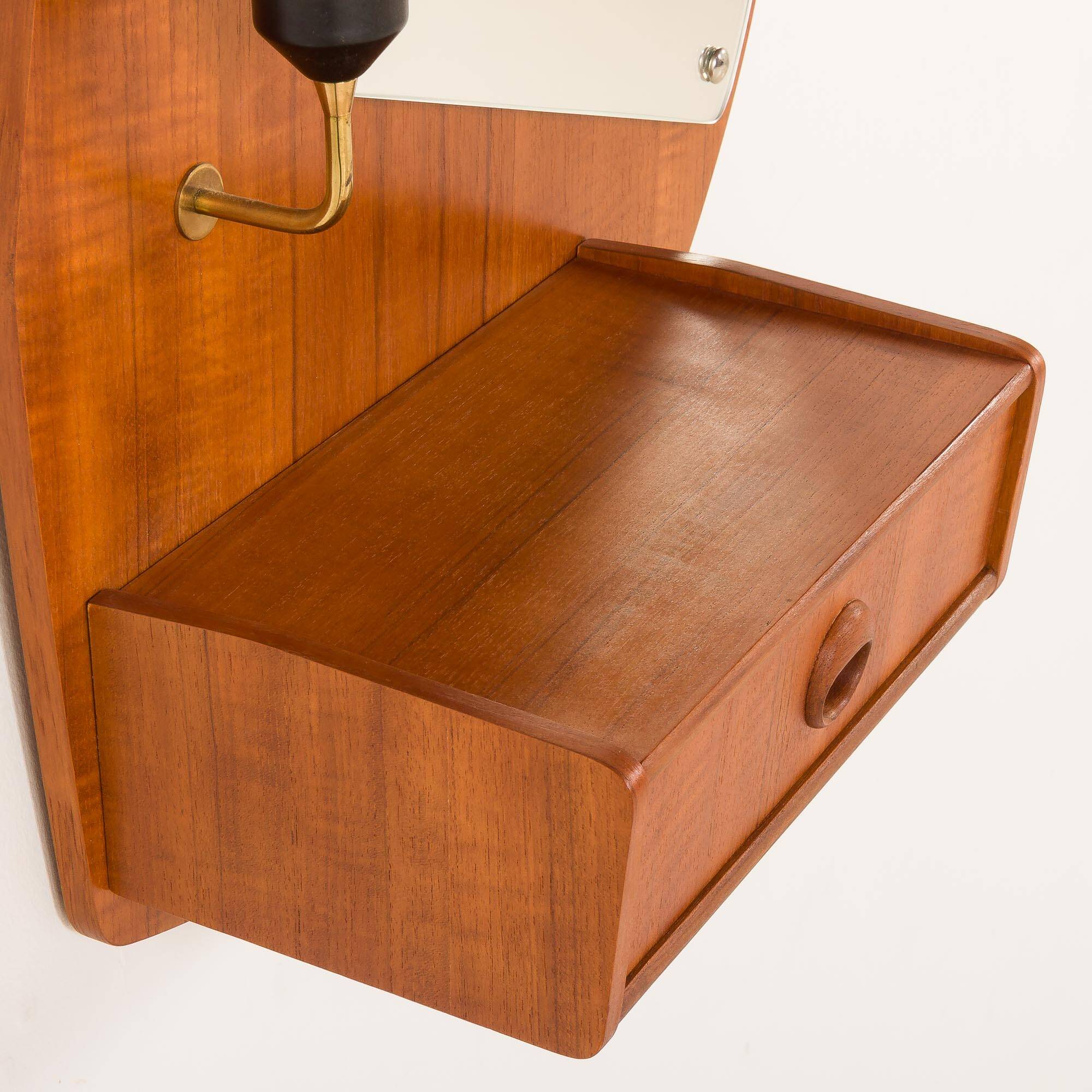 Miroir mural scandinave rare du milieu du siècle avec une console et une lumière, années 1950