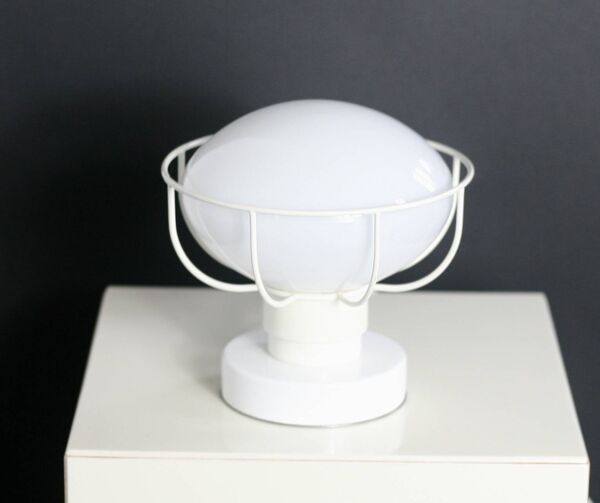 Lampe années 80, métal laqué blanc et globe verre