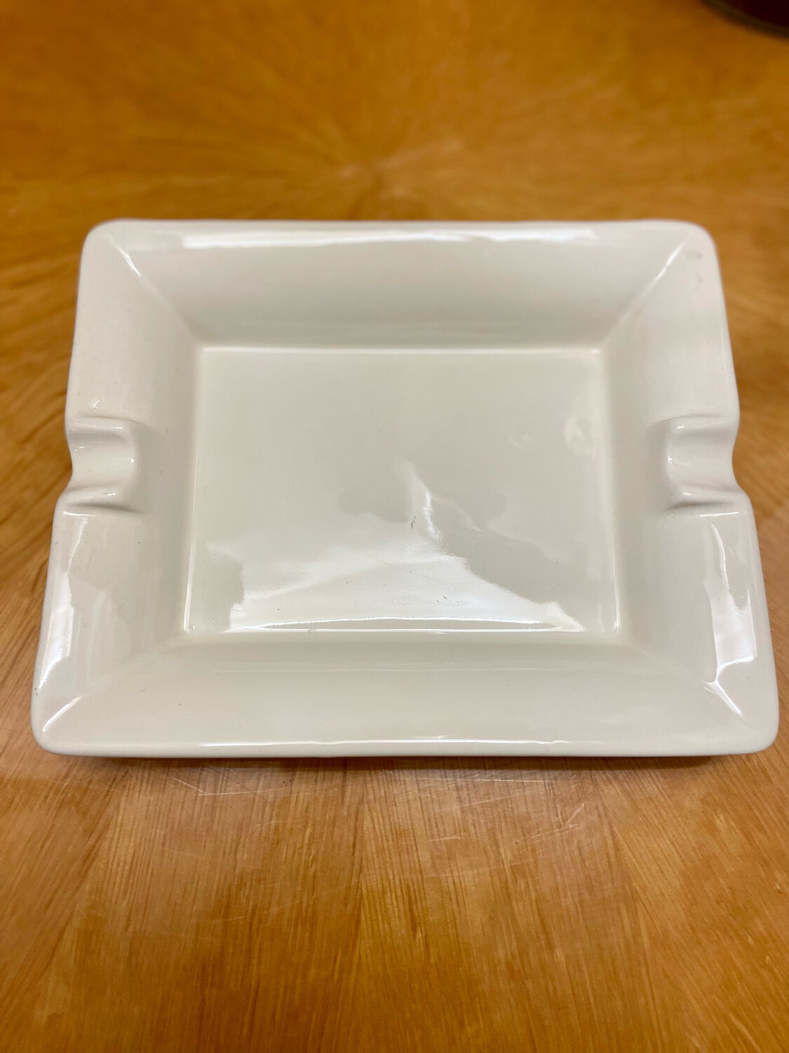 Cendrier en céramique blanc