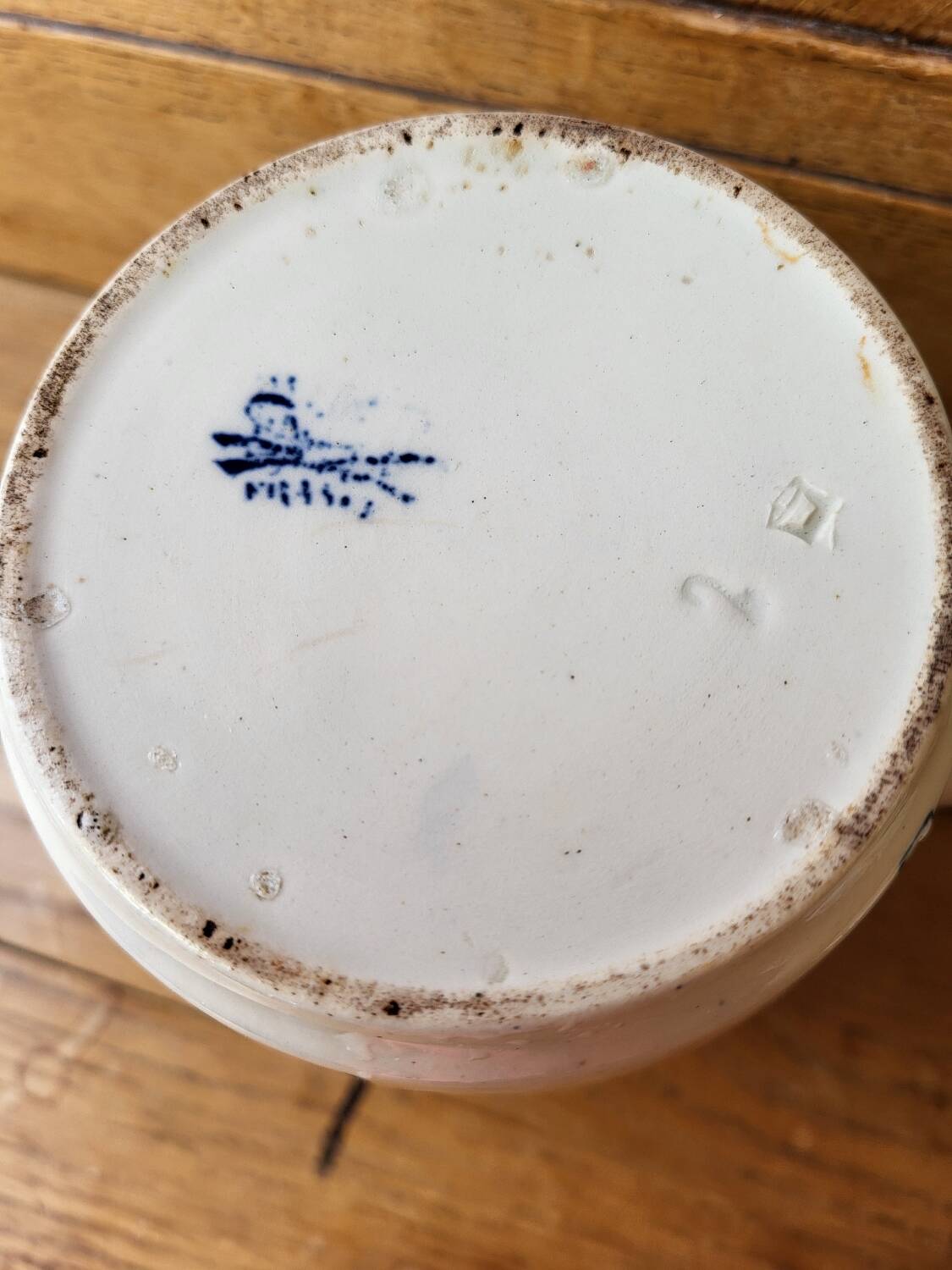 Lunéville teapot decorated with Cross of Lorraine