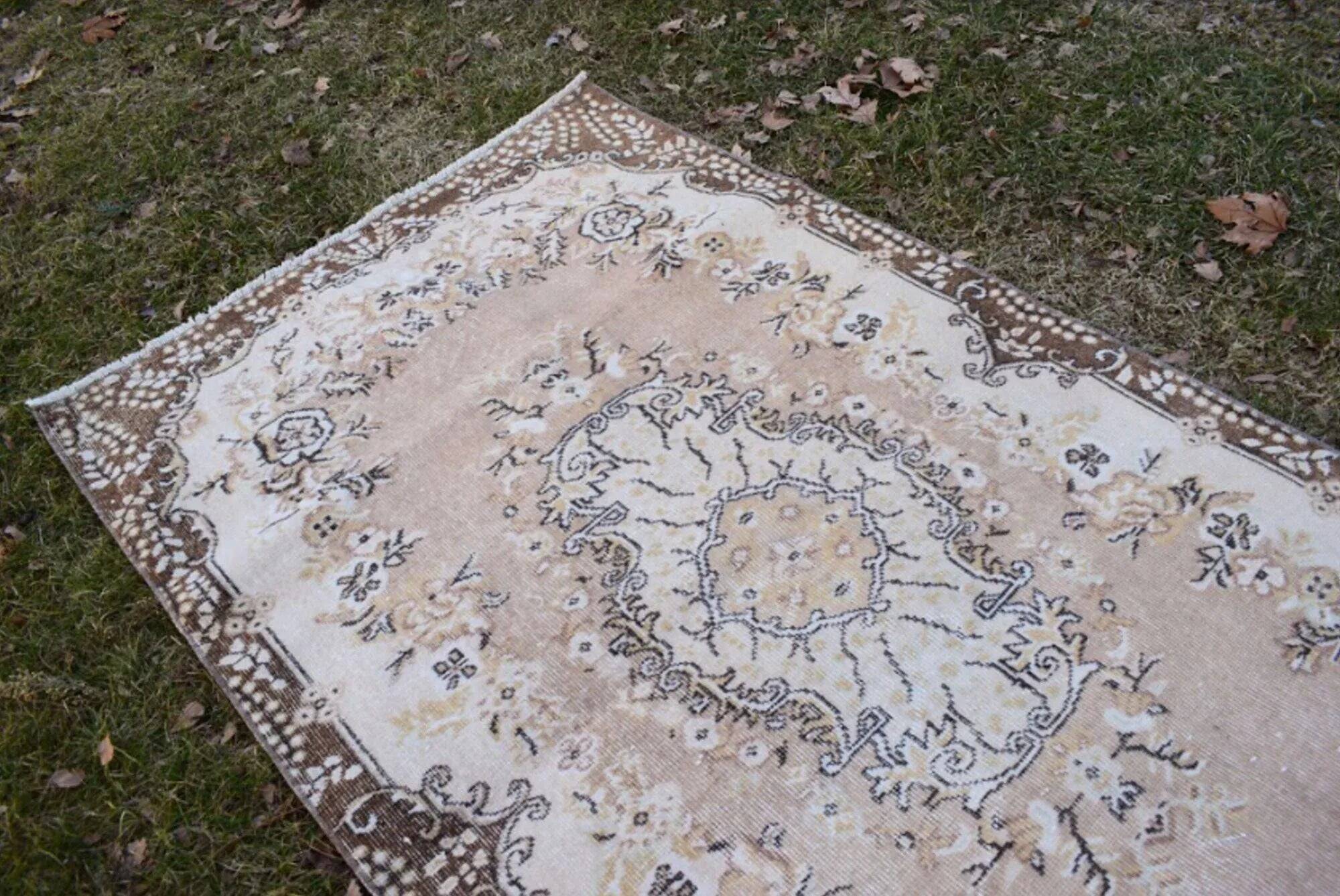 Vintage handmade Turkish rug 117x204 cm
