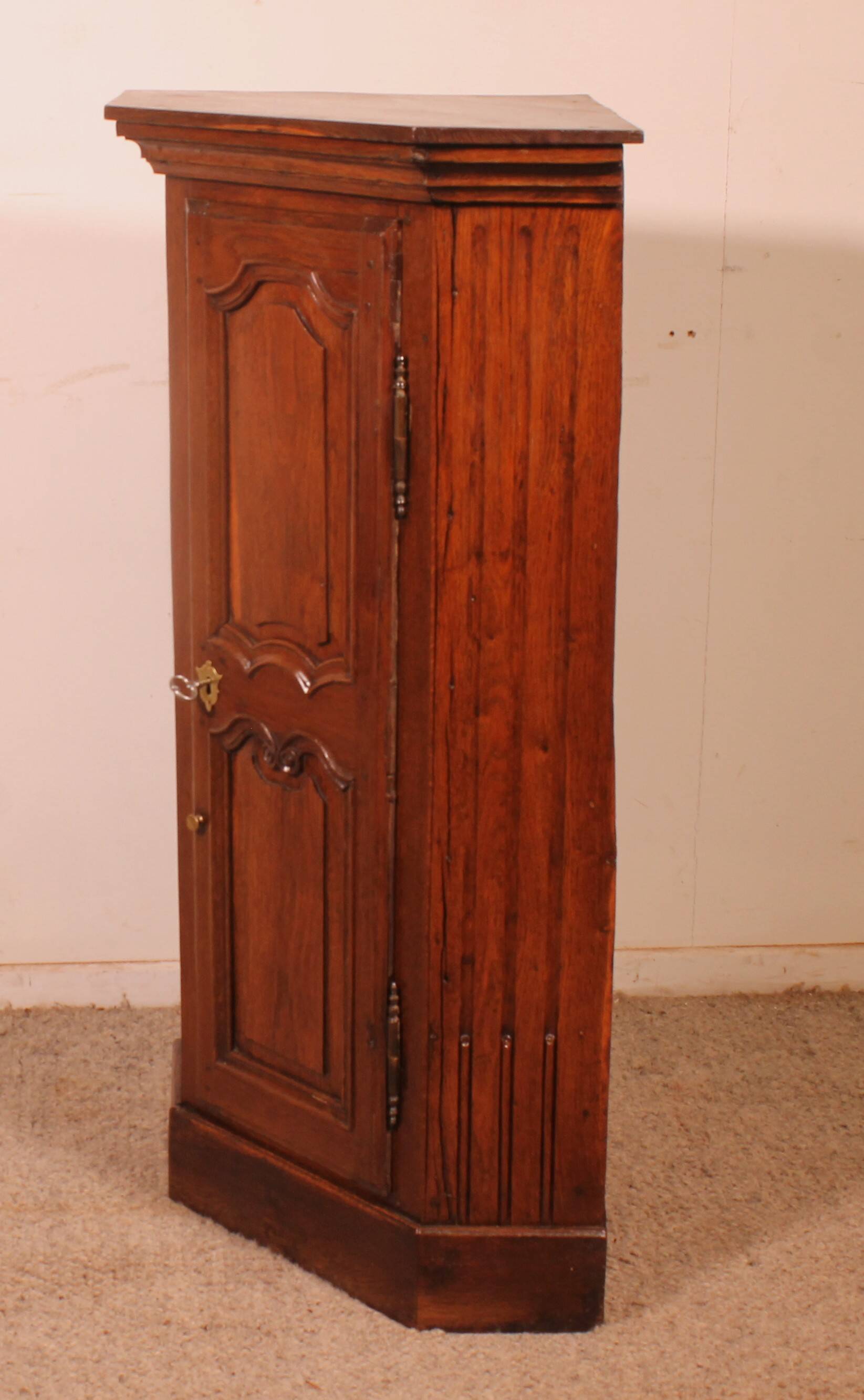 Corner Cabinet in Oak Louis XV - 18th Century