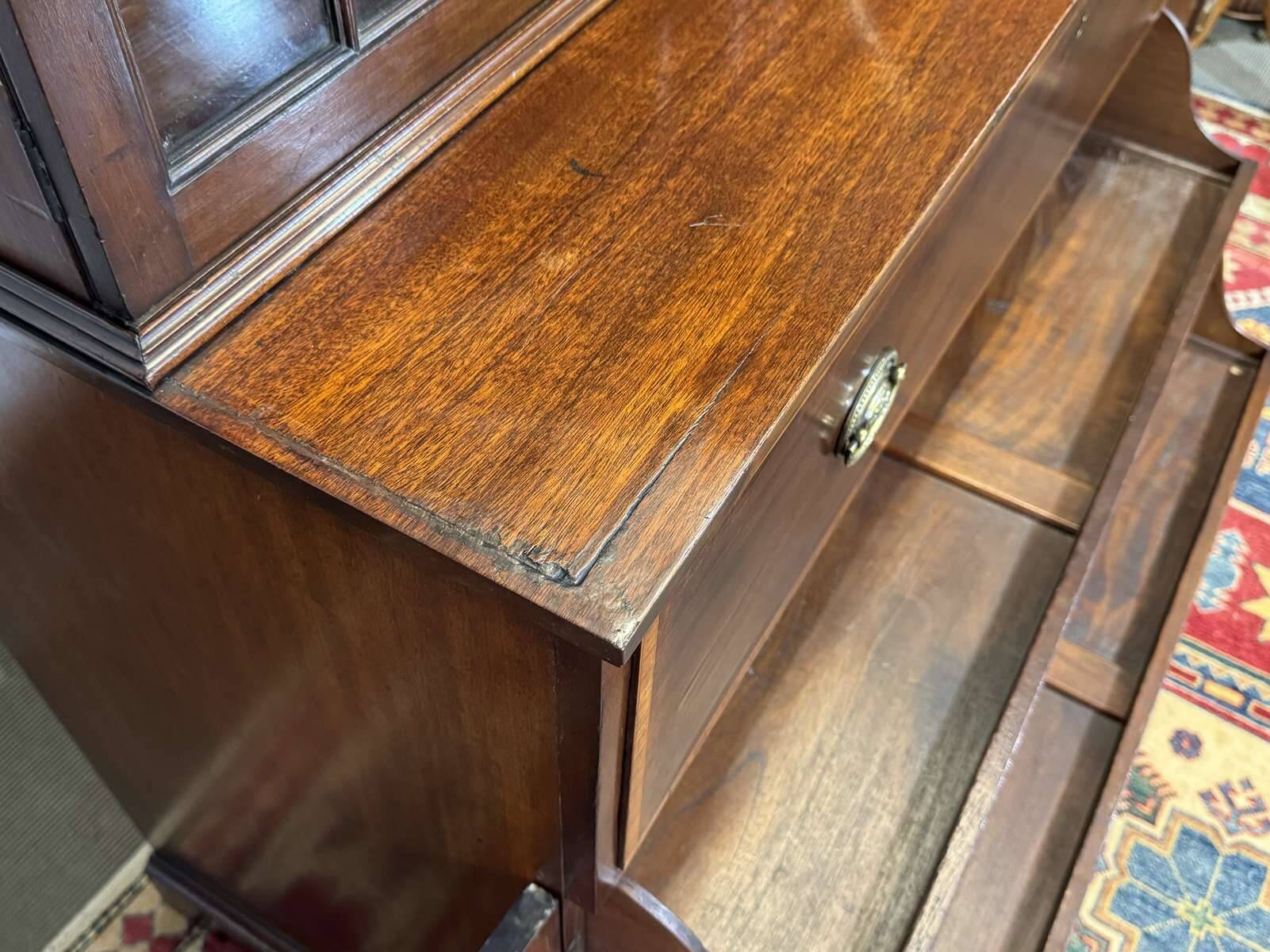 Victorian writing desk from the 19th century in mahogany.