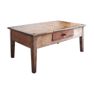 Old-spirited coffee table farm table