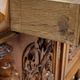 Meuble d’apparat richement sculpté – Plateau ouvrant sur marbre blanc