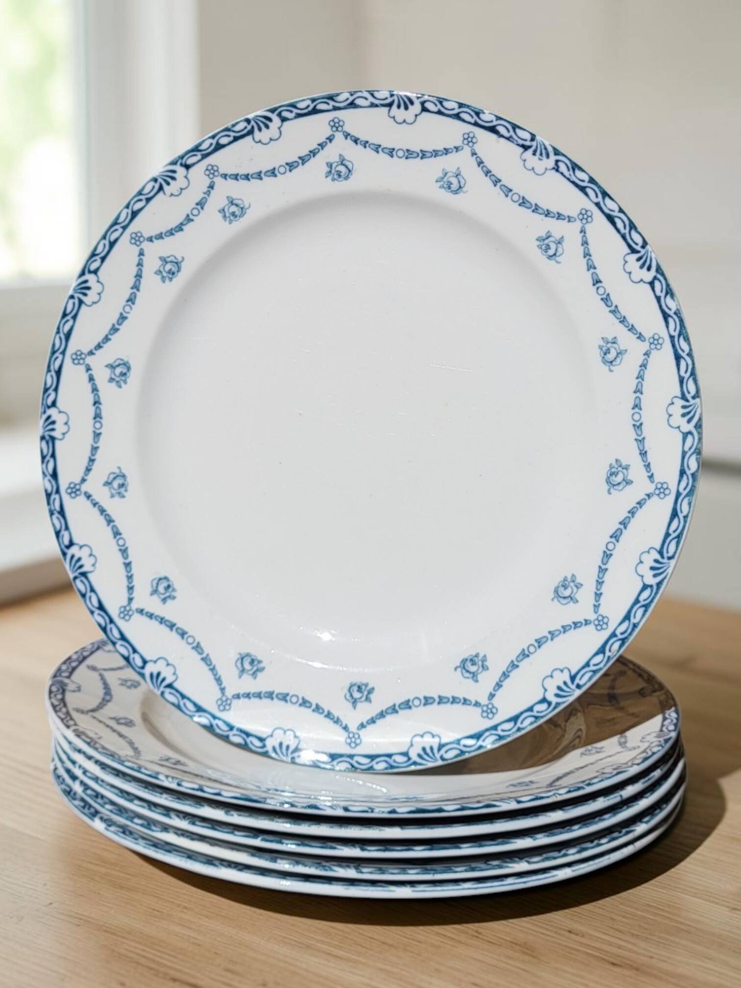 6 plates in English earthenware "Cheltenham" — F. Winkle & Co