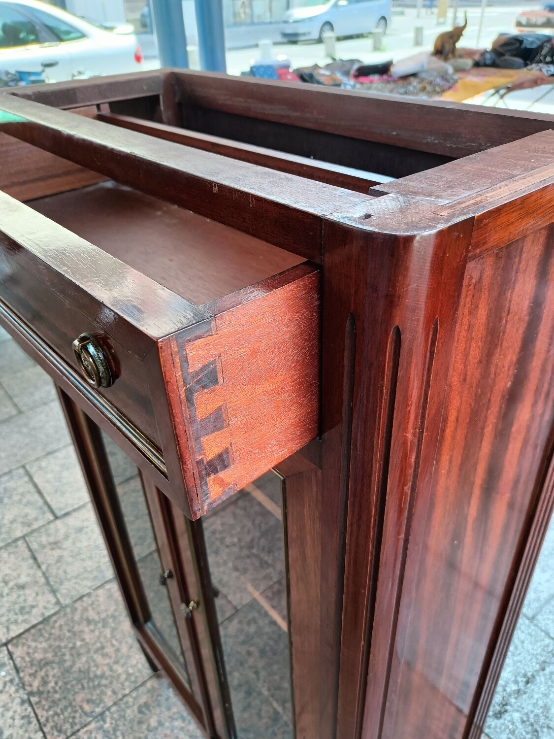 Bookcase forming showcase styleLouis XVI marble top