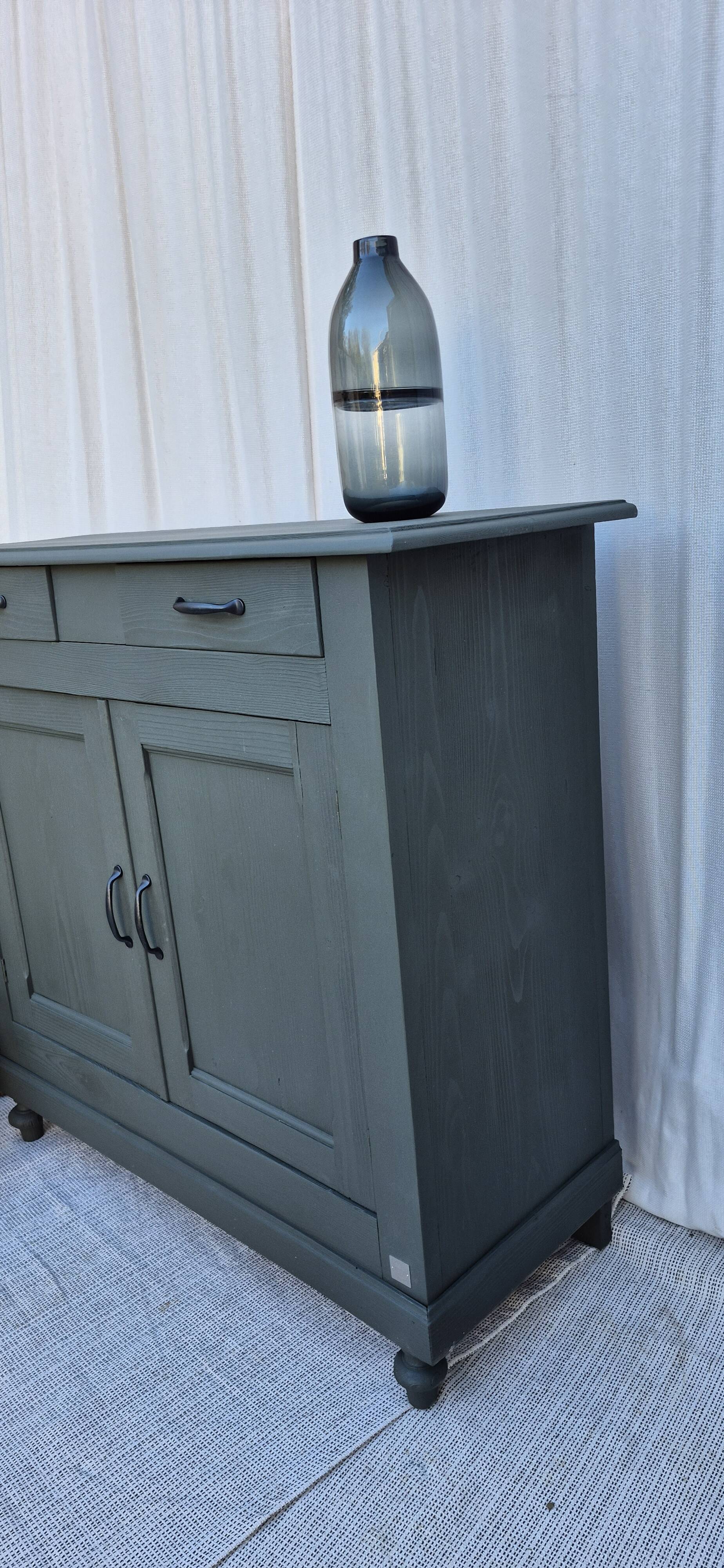 Low sideboard with 2 doors and 2 drawers