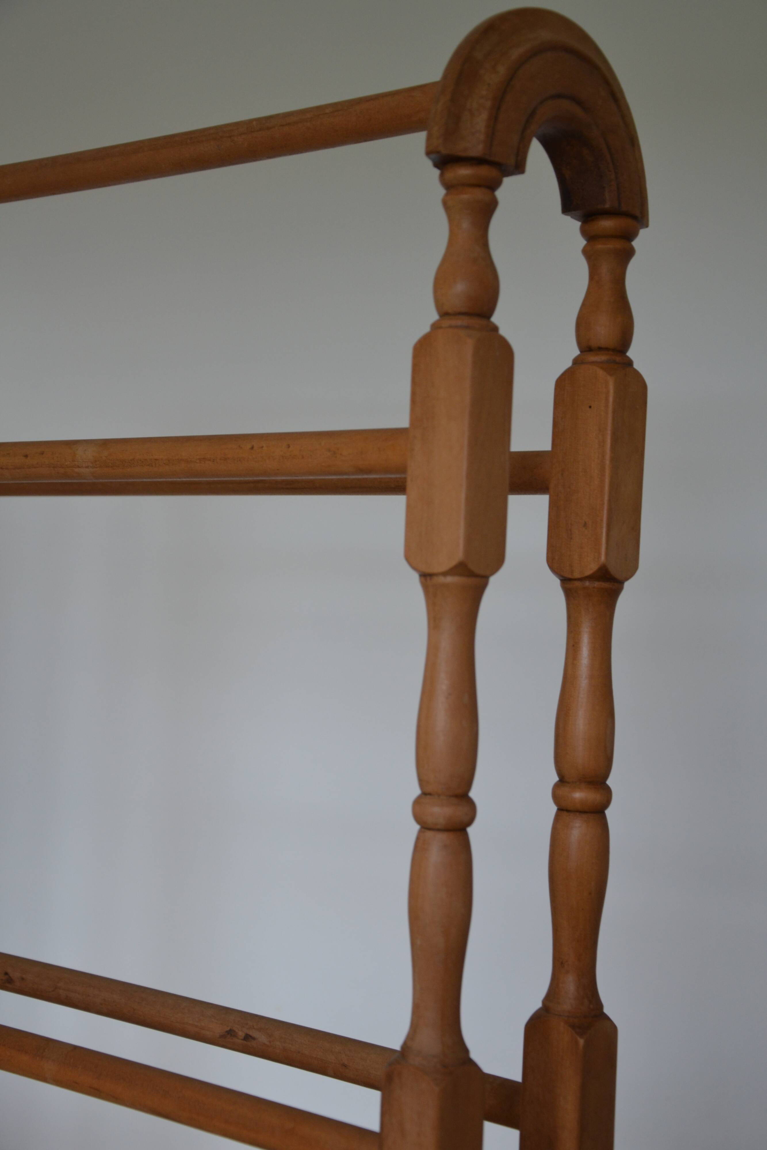 Pine towel rack