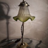 Lampe reglable laiton style art déco en laiton et tulipe vert en verre moulé 1920, h55xl17