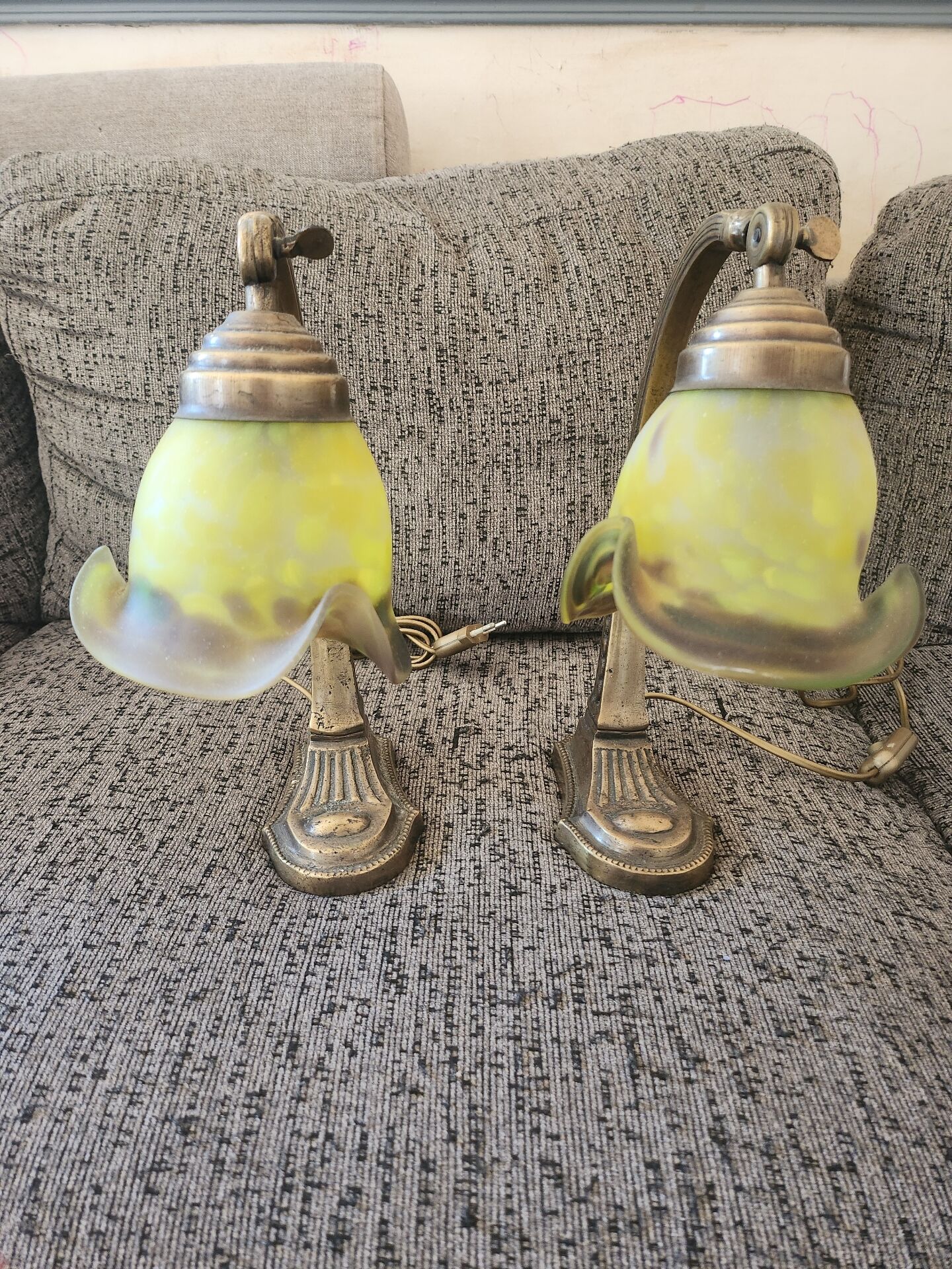 2 pretty lamps to be placed