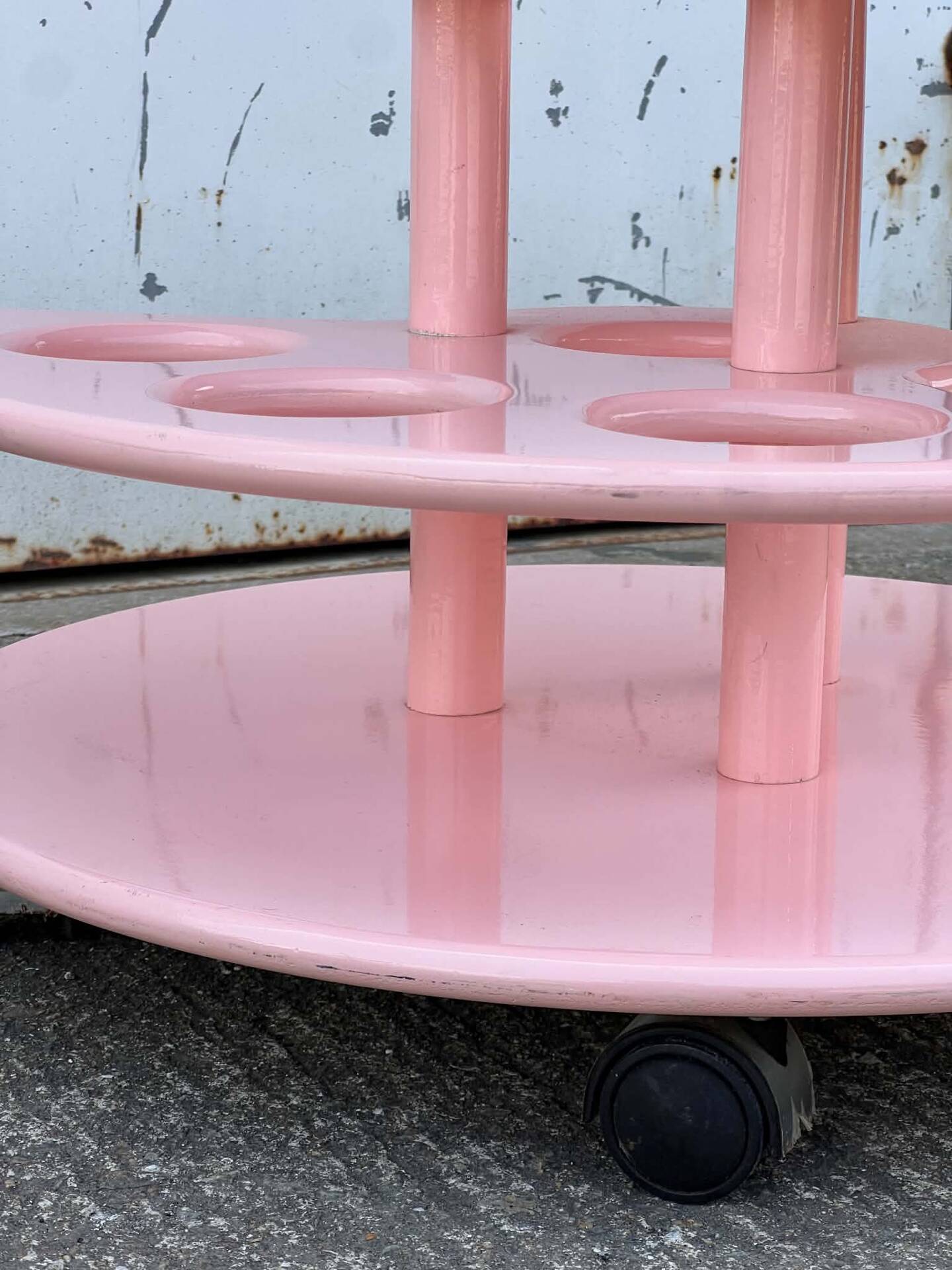 Mini bar dessert from the 80s, Memphis style, light pink lacquered wood.