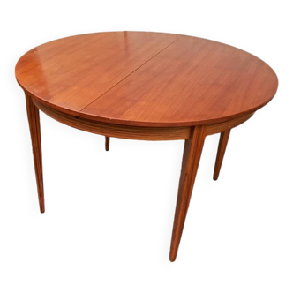 Scandinavian round table