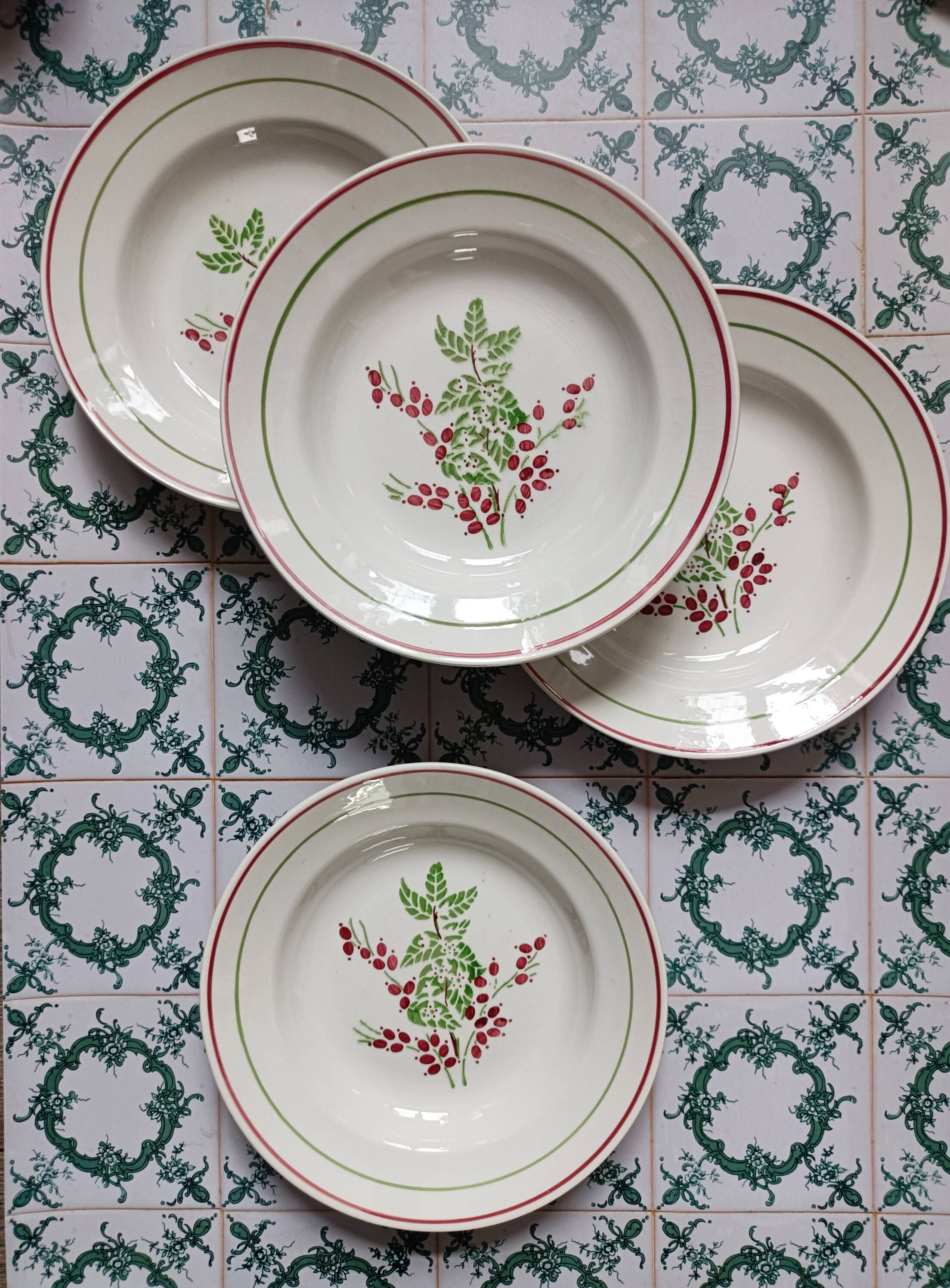 Set of 4 Lunéville KG soup plates, coffee leaves