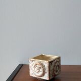 Fat lava style ceramic pot