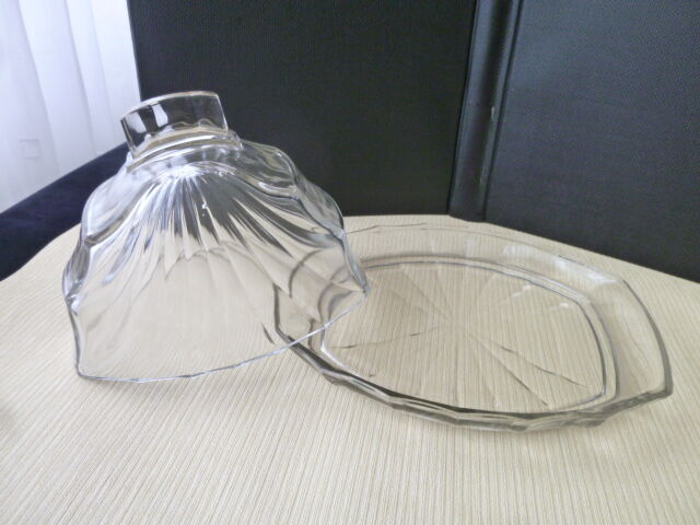 Cheese bell on its molded pressed glass tray