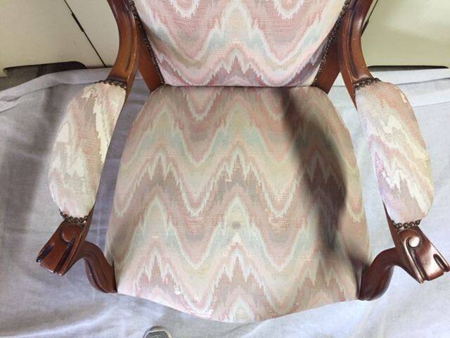 Large fauteuil voltaire "en violon" louis-philippe en noyer