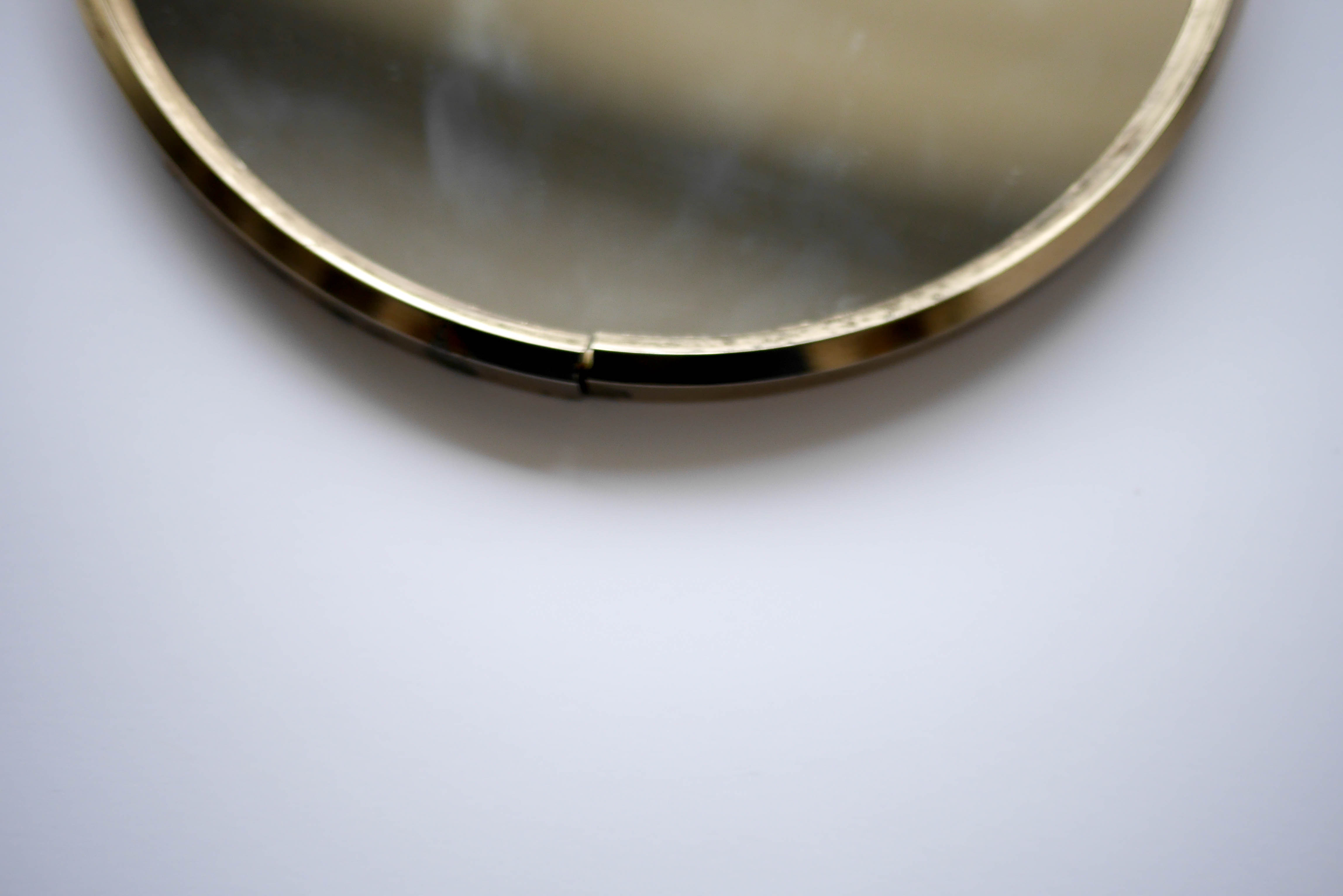 Small round magnifying mirror 14cm