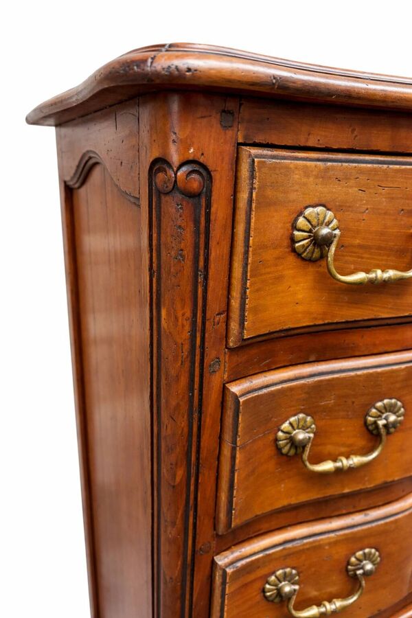 Meuble Chiffonnier Semainier Louis XV de forme arbalète