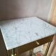 Table d'appoint en laiton et marbre