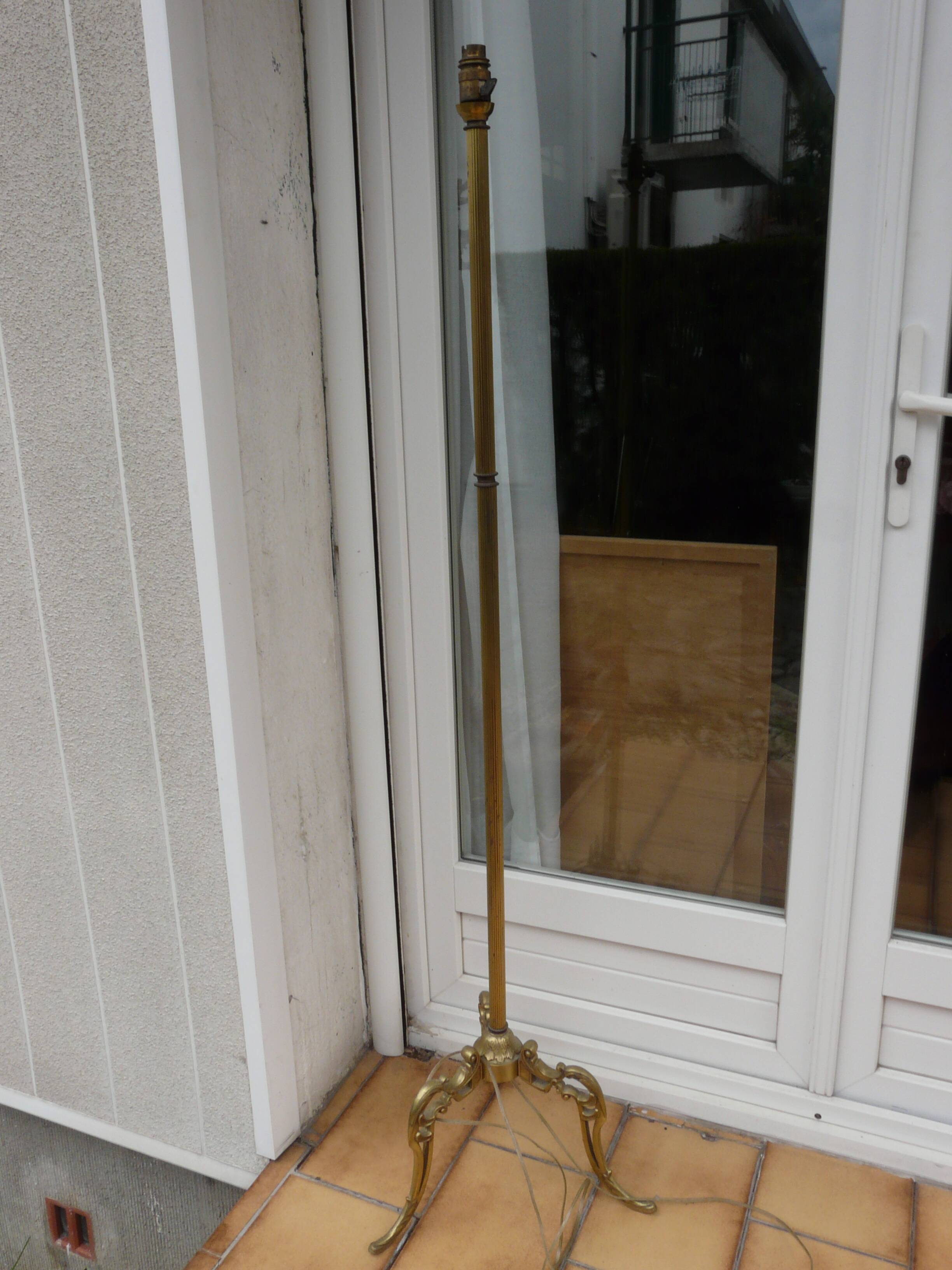 Lampadaire tripode années 50 en laiton et bronze doré