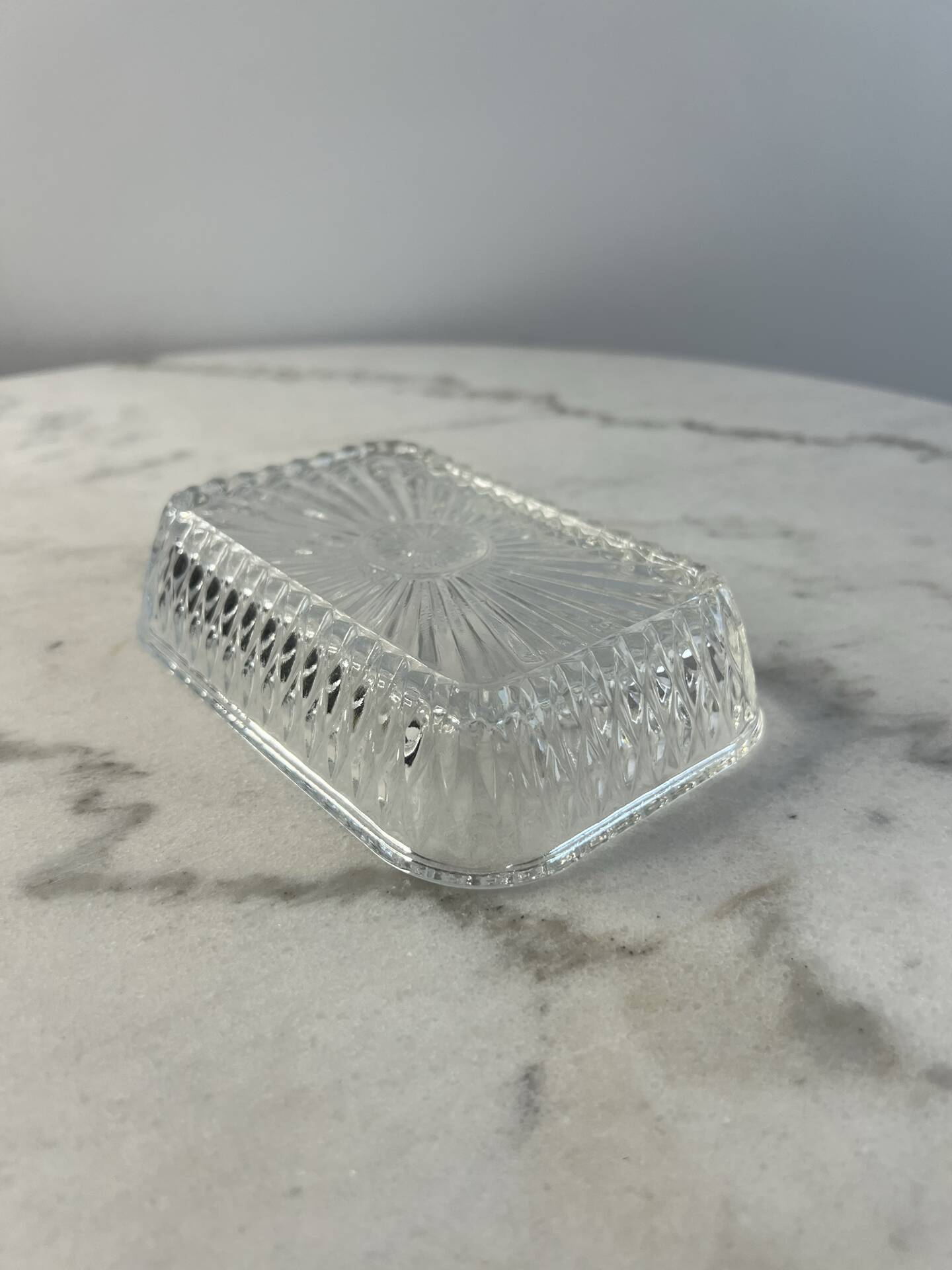 Coupelle rectangulaire en verre taillé 14,5x9,5cm