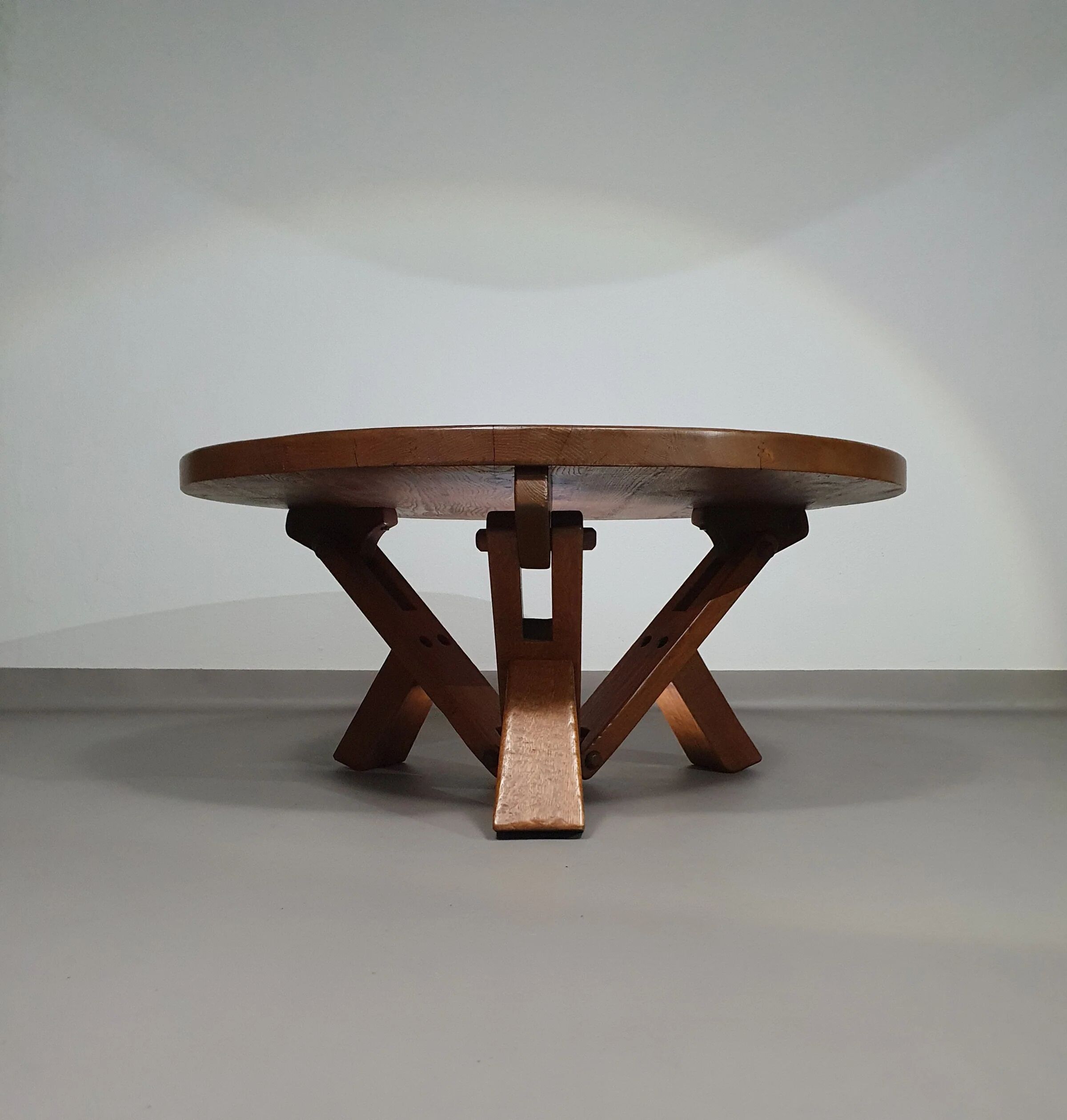Table basse ronde en chêne, réglable en hauteur, années 1960