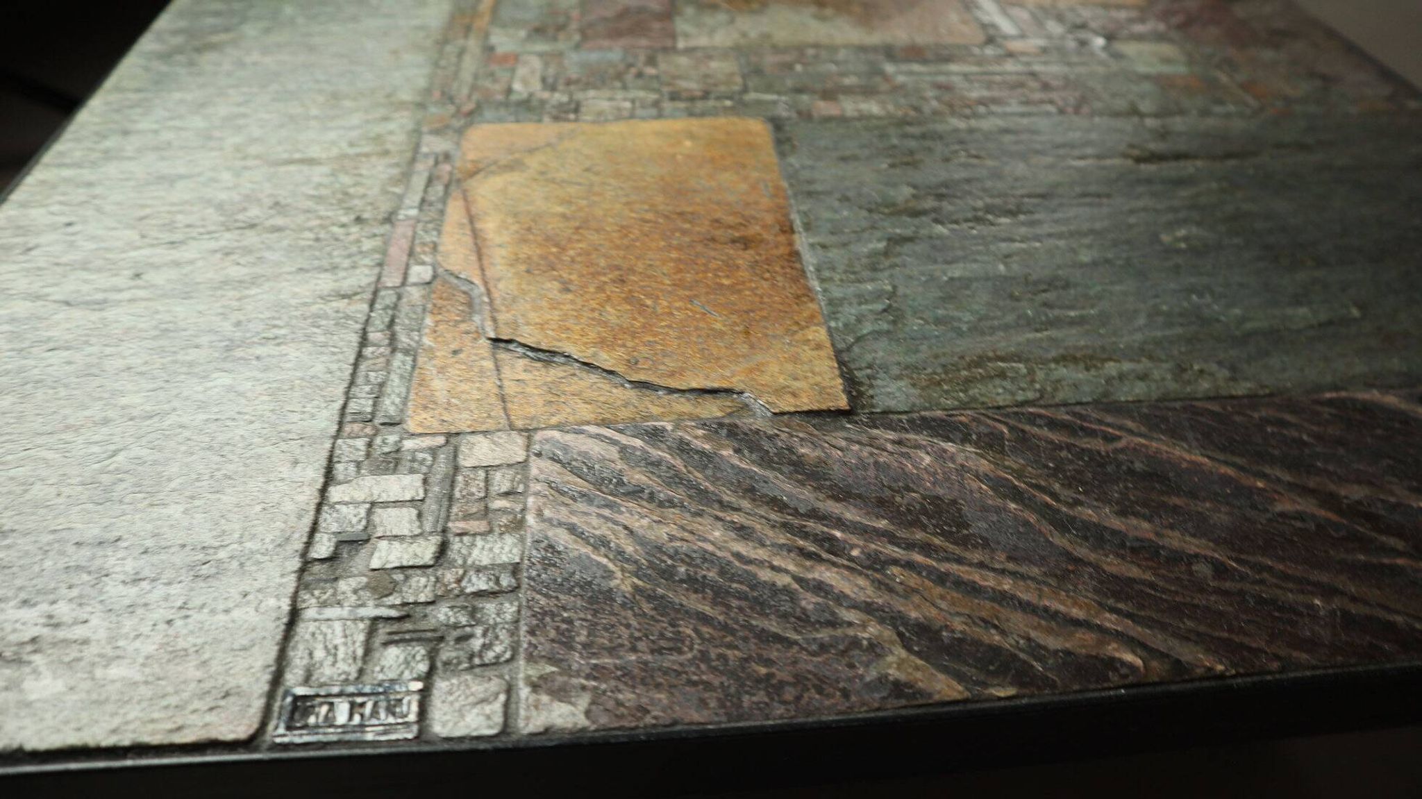 Table basse postmoderne par Pia Manu, Belgique