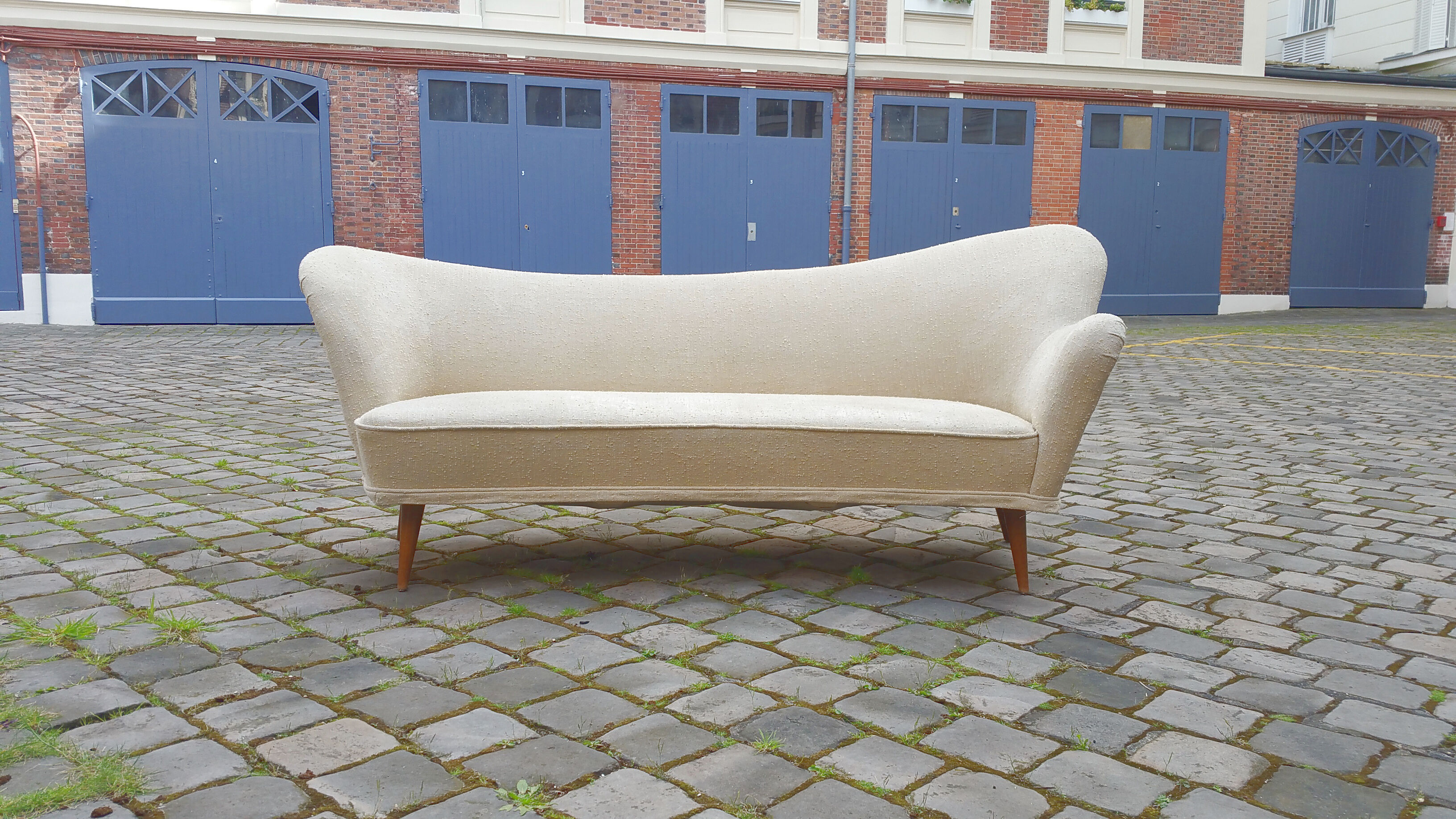 Sofa chaise sculptural Arc asymmetrical Swedish 50s/60s