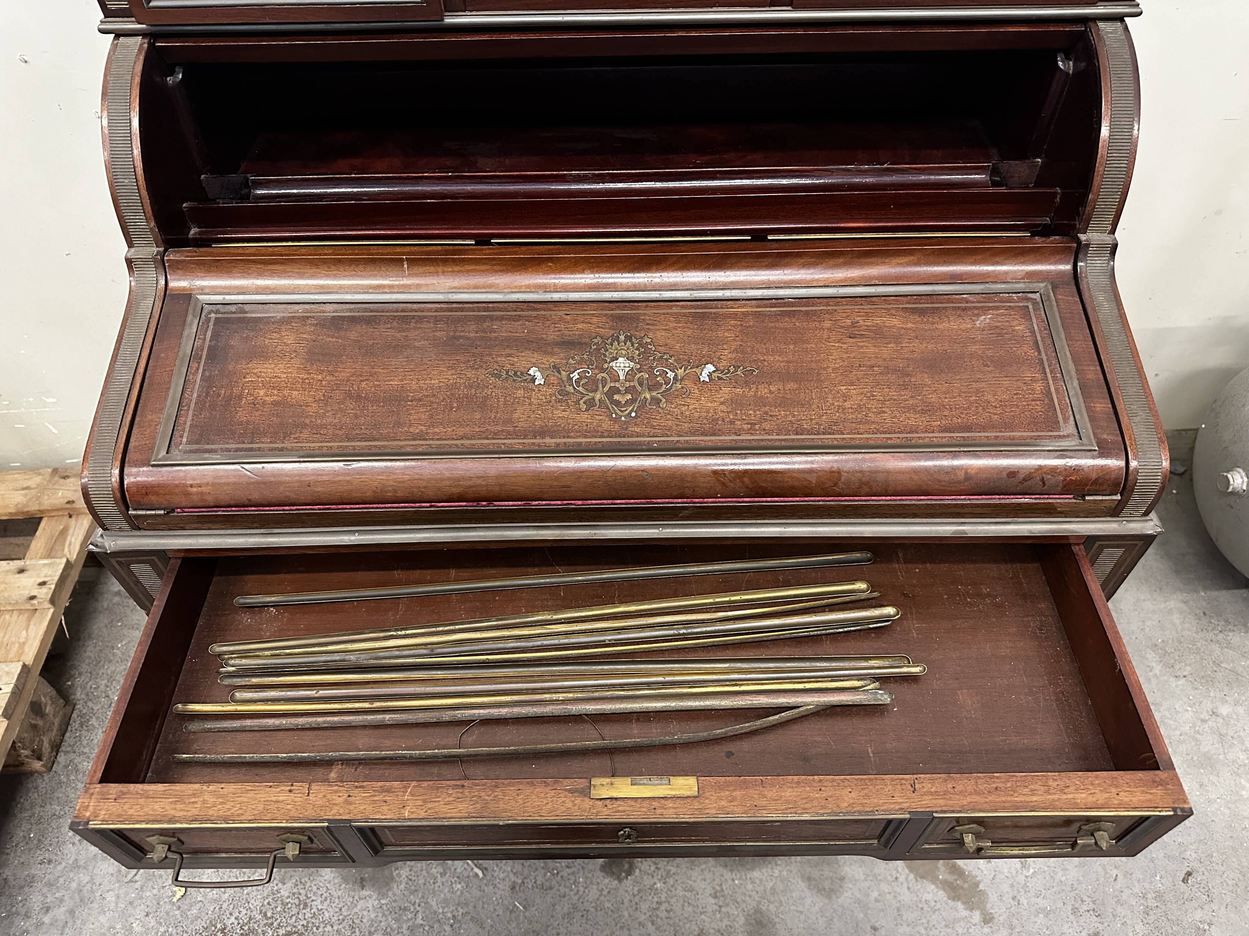 Secretary - Bonheur du Jour with pearly Louis XVI style system