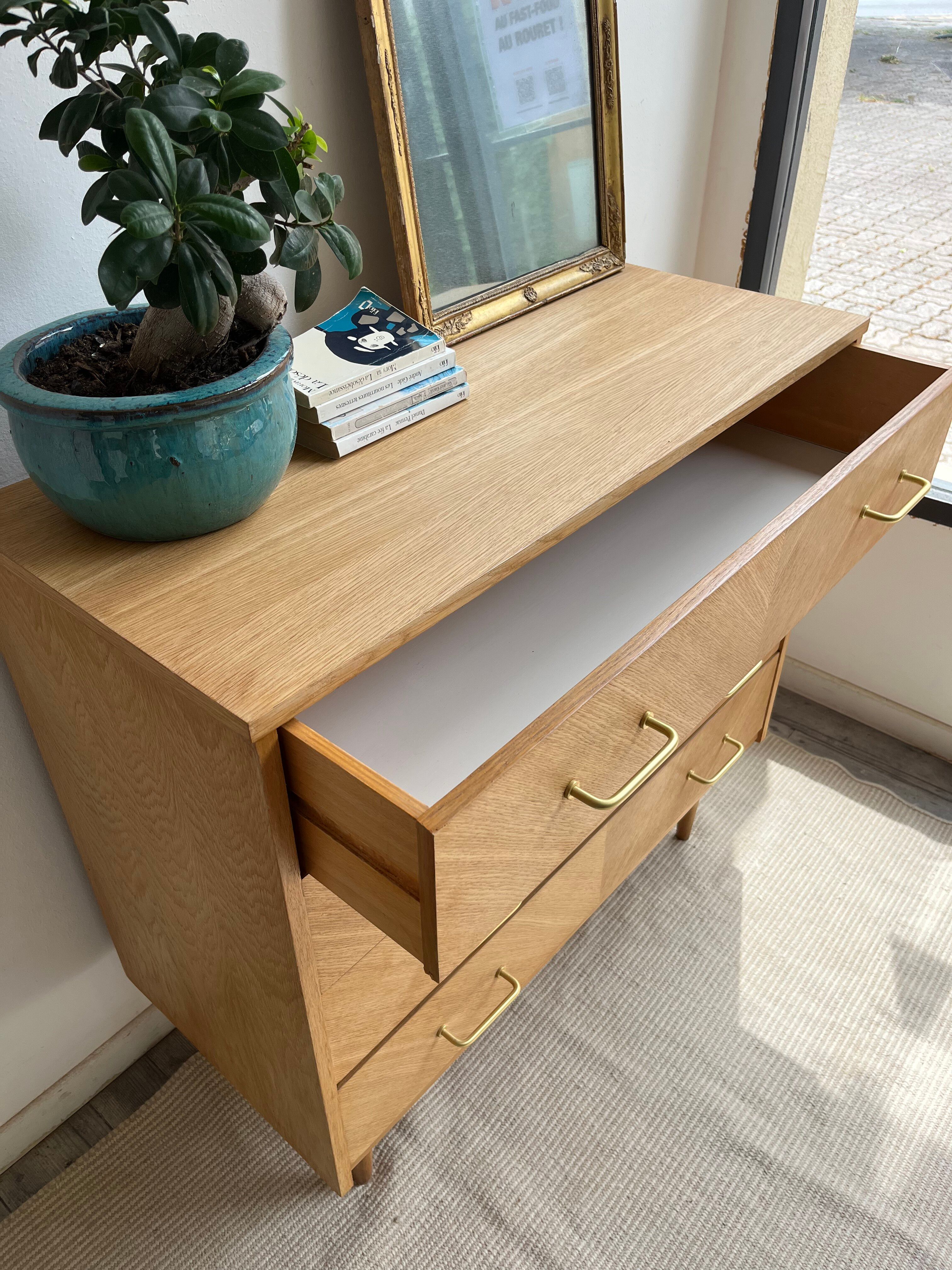 Tapered leg chest of drawers