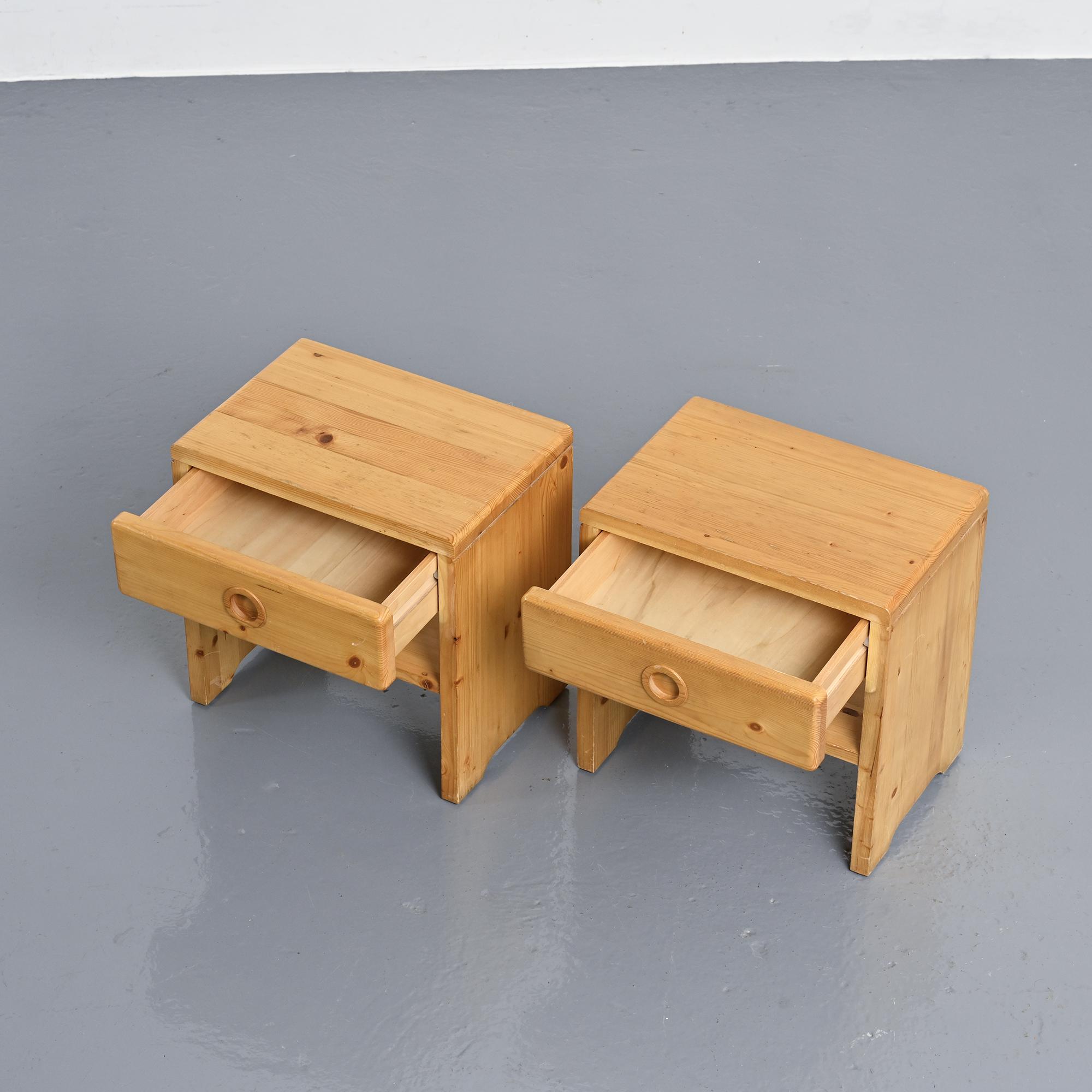 Pair of bedside tables from Arcs in solid pine, circa 1975.