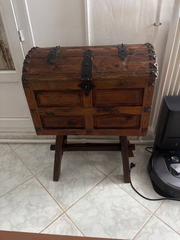 Solid wood chest
