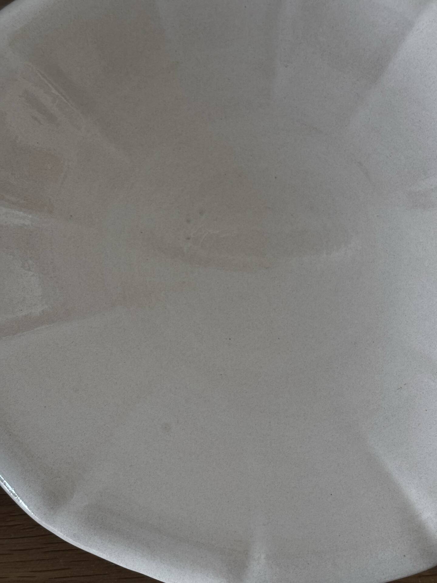 Ancien petit plat creux de présentation Digoin Sarreguemines rose pâle