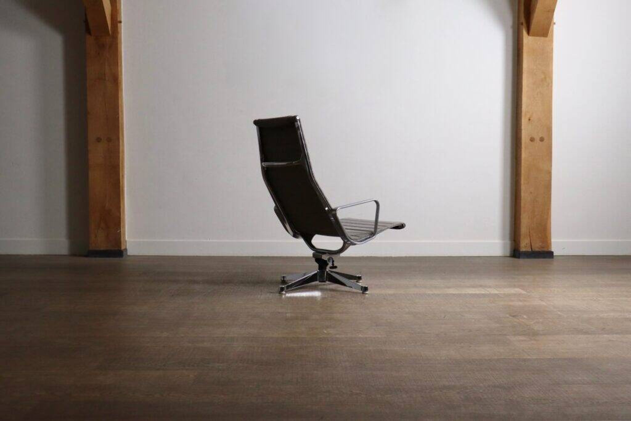 Early edition Eames EA124 Aluminium Group lounge chair by Herman Miller, 1970s