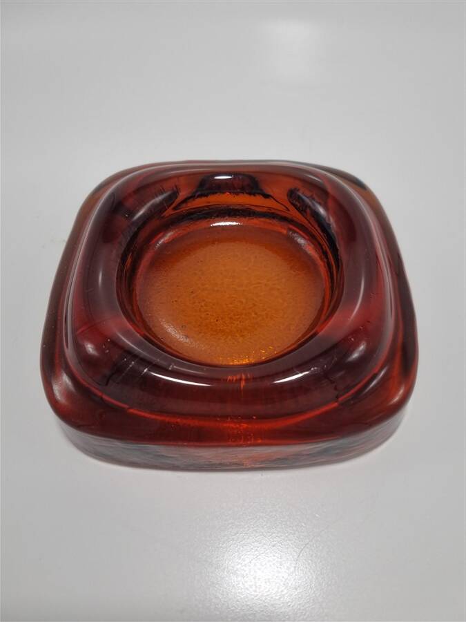 Amber glass pocket emptier